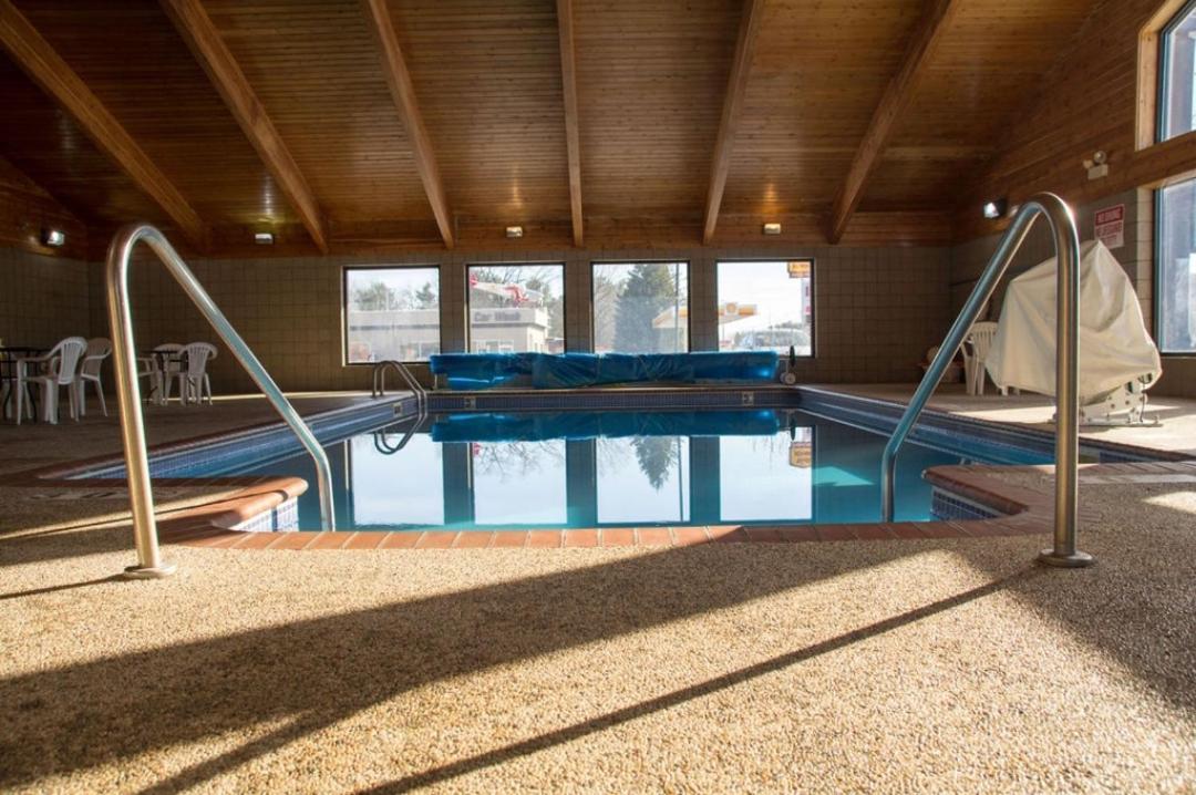 Boarders Inn & Suites By Cobblestone Hotels - Wautoma Exteriör bild